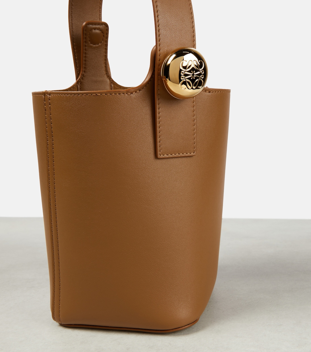 Secchiello Pebble Mini in pelle | Loewe