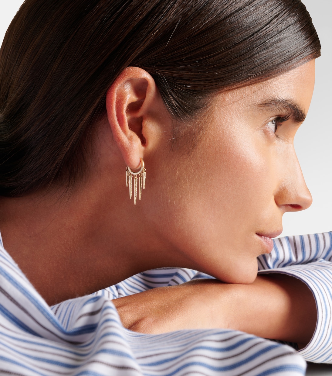 Boucles d'oreilles Fringe Huggie en or 14 ct et diamants | Sydney Evan