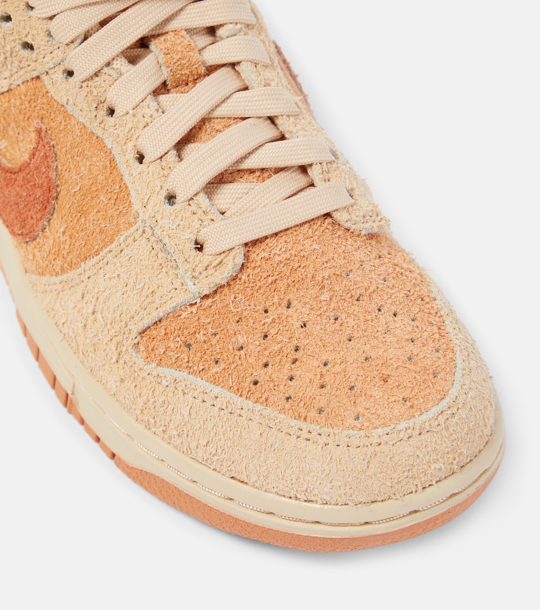 Sneakers Dunk Low in suede | Nike