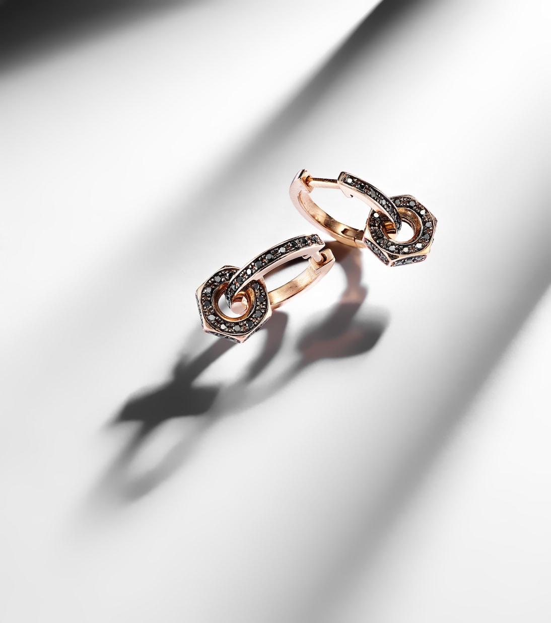 Boucles d'oreilles Nut en or 18 ct et diamants noirs | Ileana Makri
