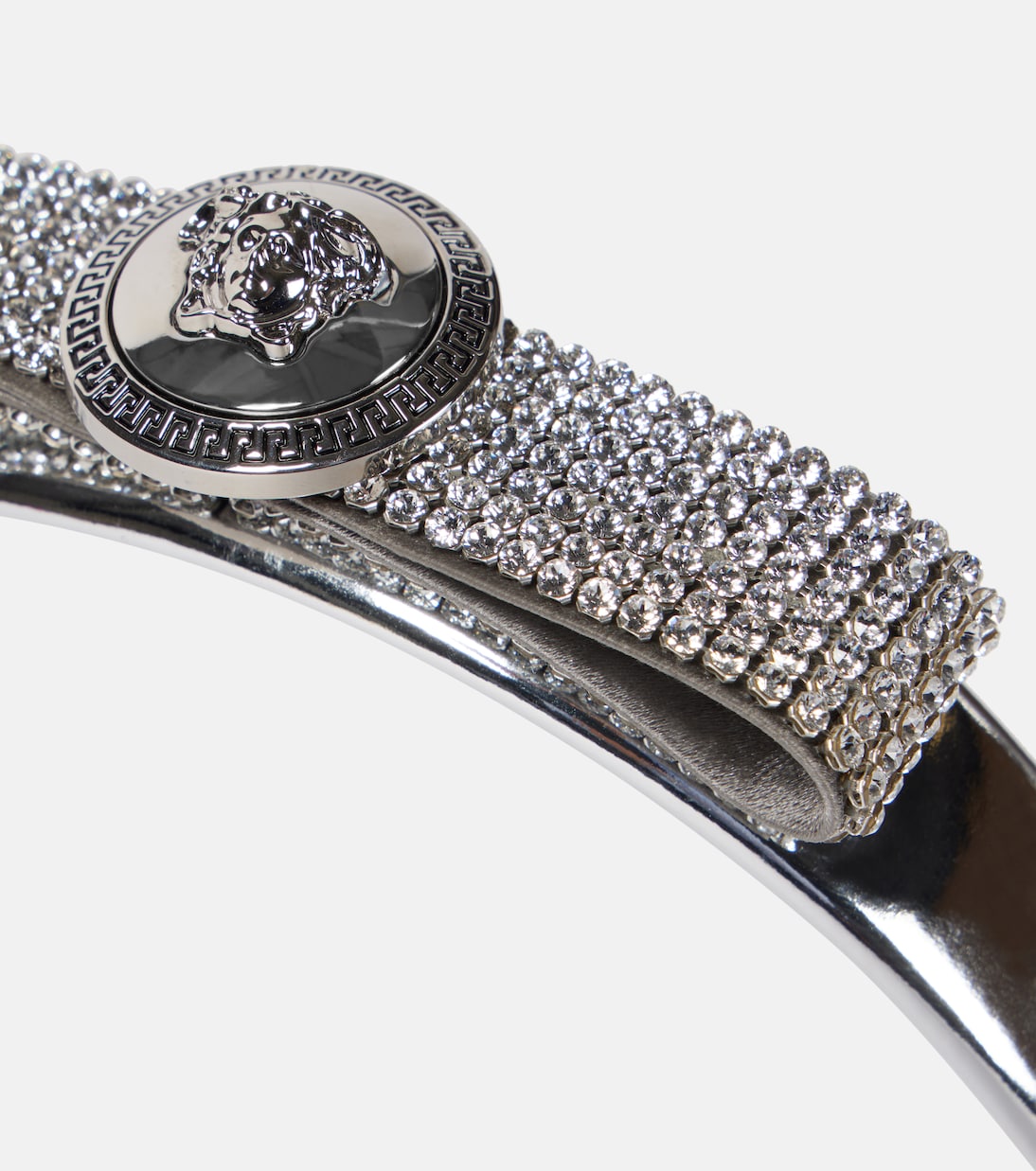 Fascino Italiano: Fascia Capelli in Pelle Metallizzata Medusa by VERSACE per Giovani Stilisti