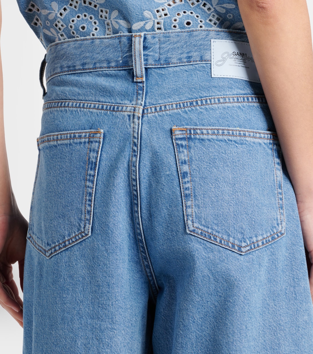 Jean barrel à broderies anglaises | Ganni