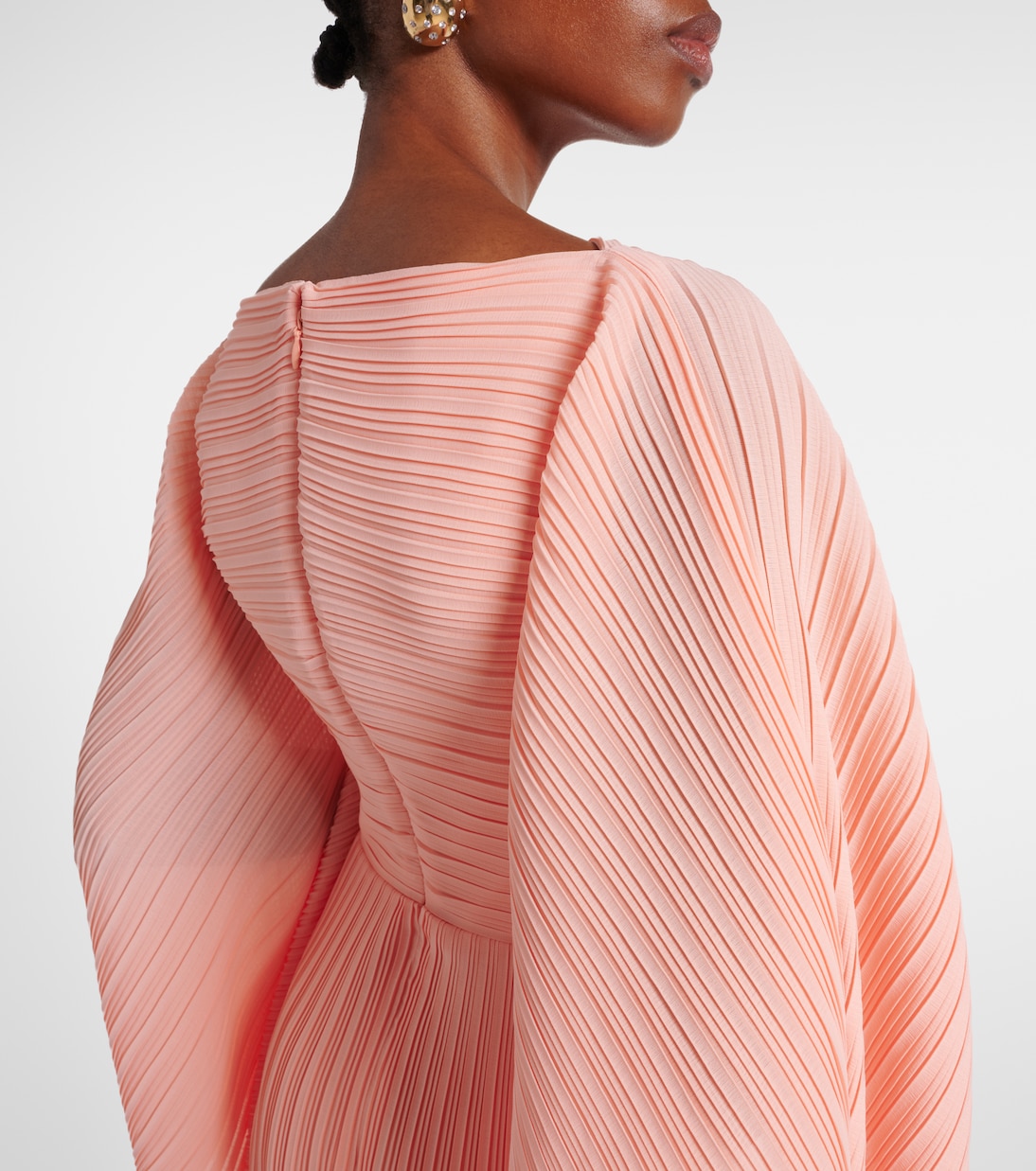 Vestido largo Adami plisado con capa | Solace London