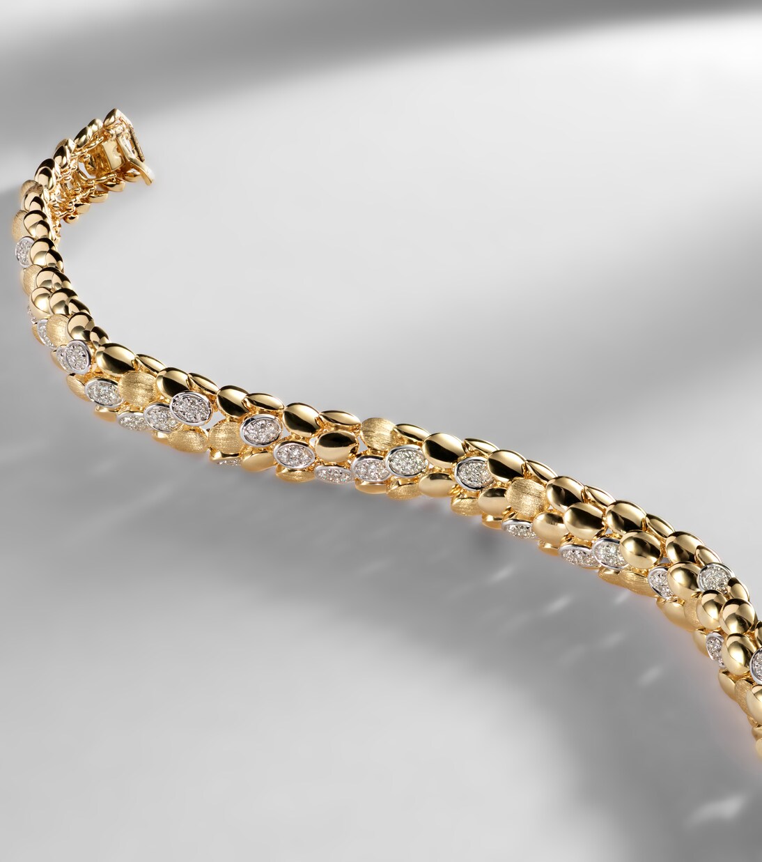 Armreif Blossom Small aus 14kt Gelbgold mit Diamanten | Rainbow K