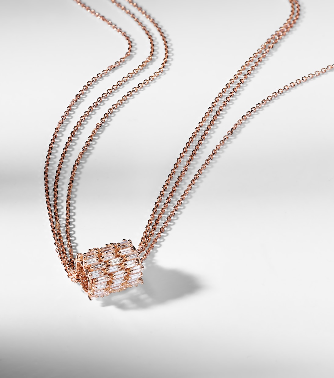 Collana in oro rosa 18kt con diamanti di Suzanne Kalan, elegante e giovanile