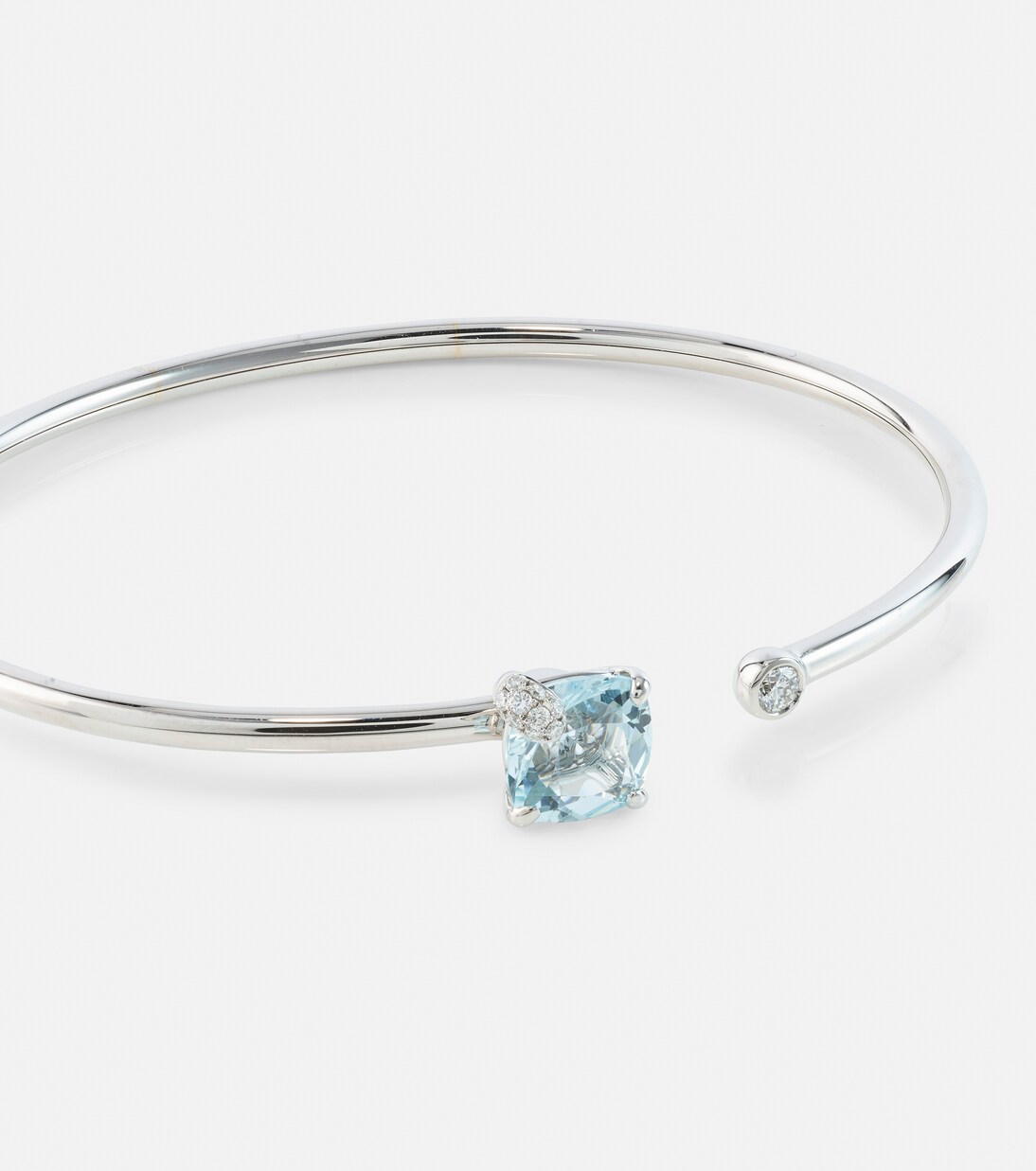 Bracciale Peekaboo in oro bianco 18kt con acquamarina e diamanti, gioielleria raffinata per giovani trendsetter
