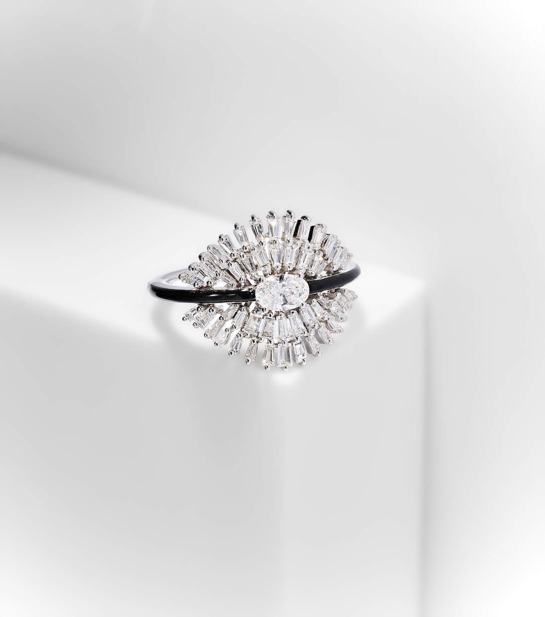 Anello per mignolo Eyelash in oro bianco 18kt con diamanti | Kamyen