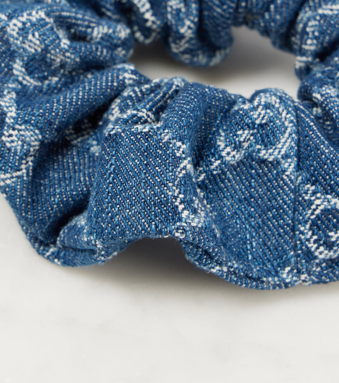 Fascia per capelli in denim GG firmata Gucci, stile giovane e trendy