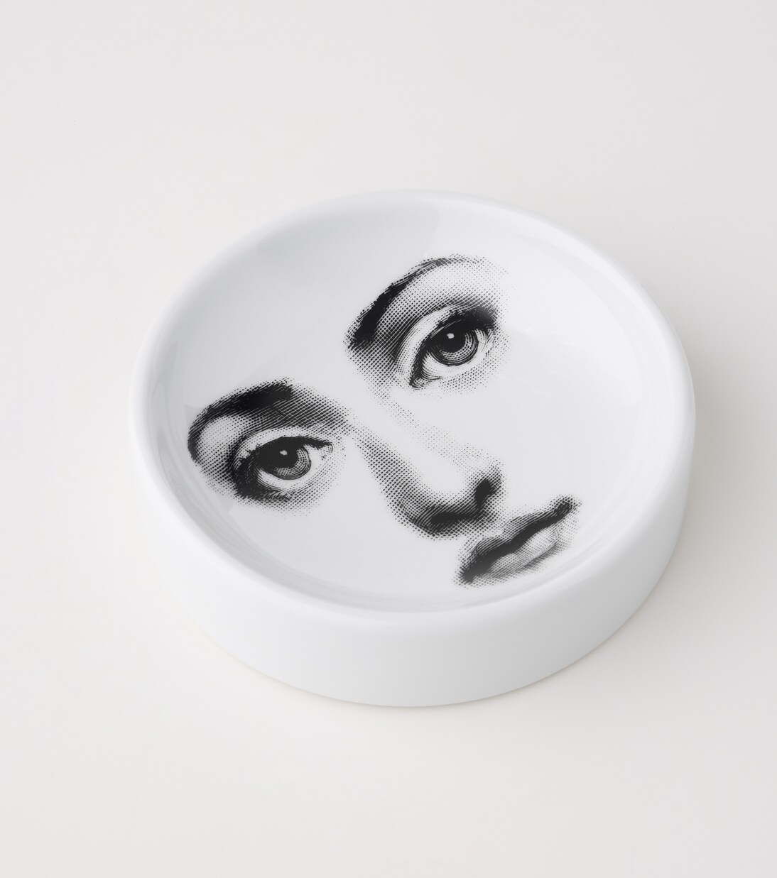 Cendrier Tema e Variazioni N.6 en porcelaine | Fornasetti