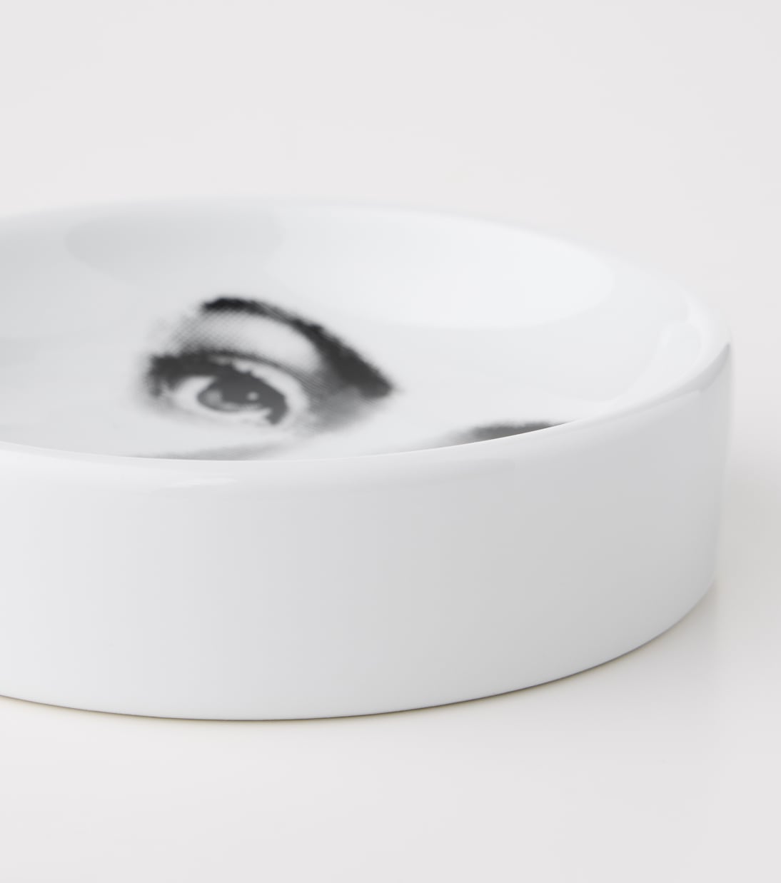 Cendrier Tema e Variazioni N.6 en porcelaine | Fornasetti