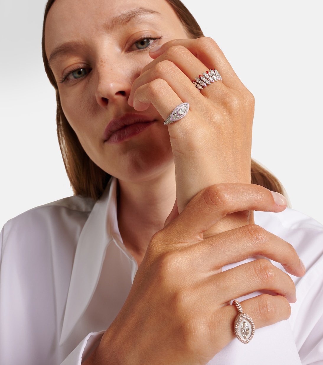 Anello in oro bianco 18kt e smalto con diamanti | Kamyen