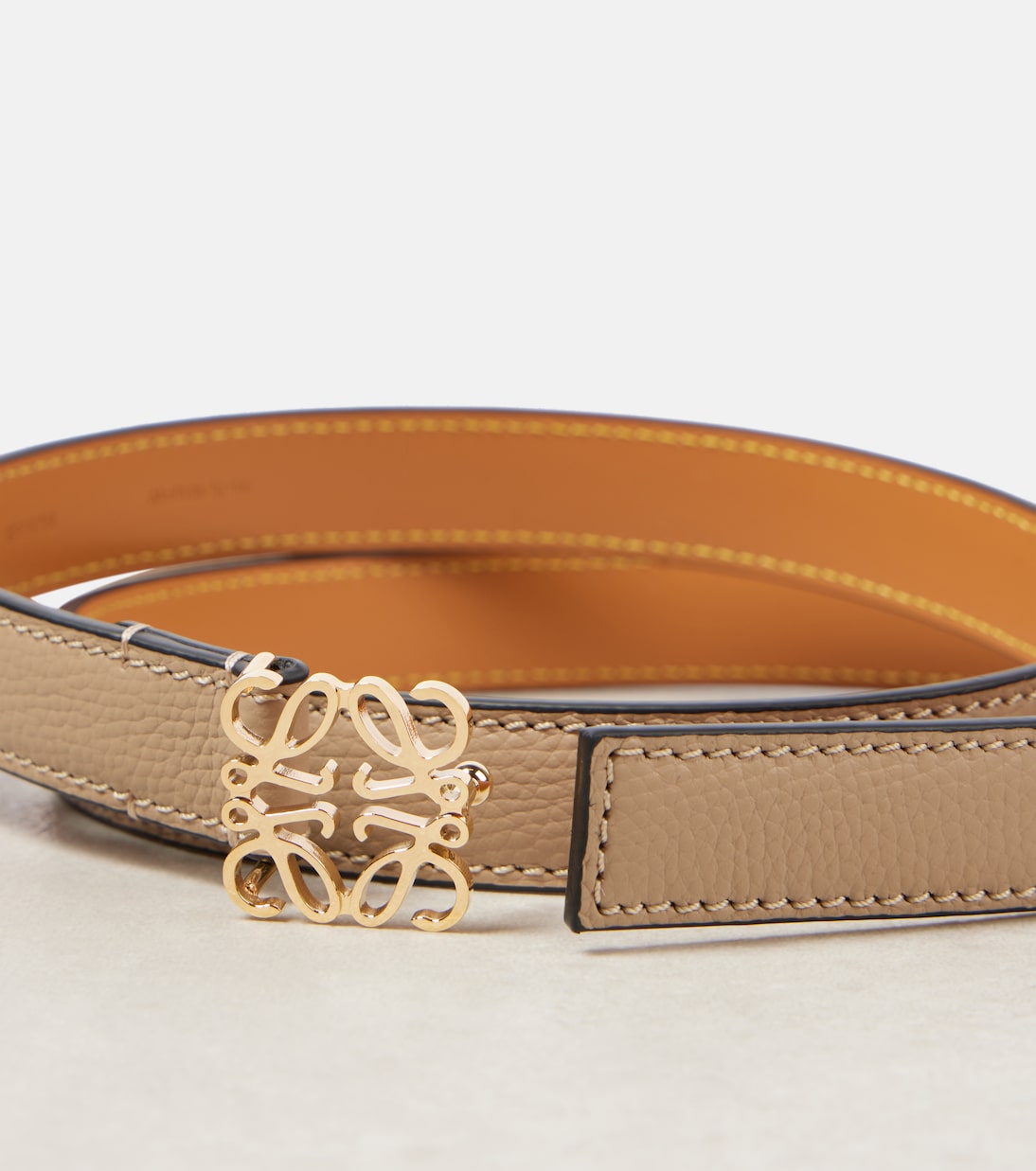 Cintura in pelle LOEWE Anagramma - Stile giovanile e moderno