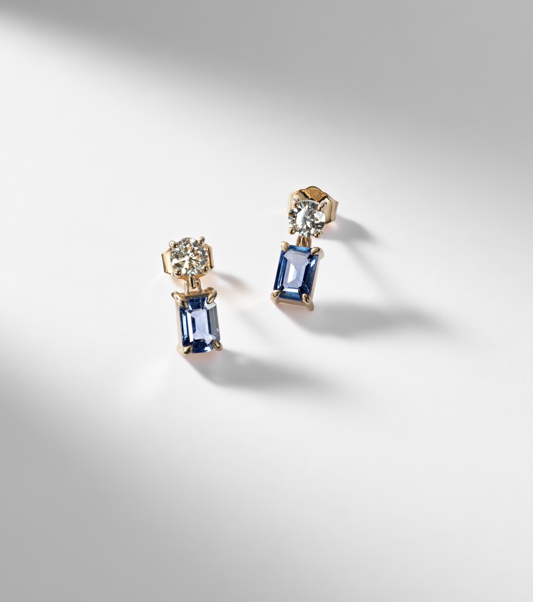 14kt gold (585/1000) earrings with diamonds and blue sapphires | Stone and Strand