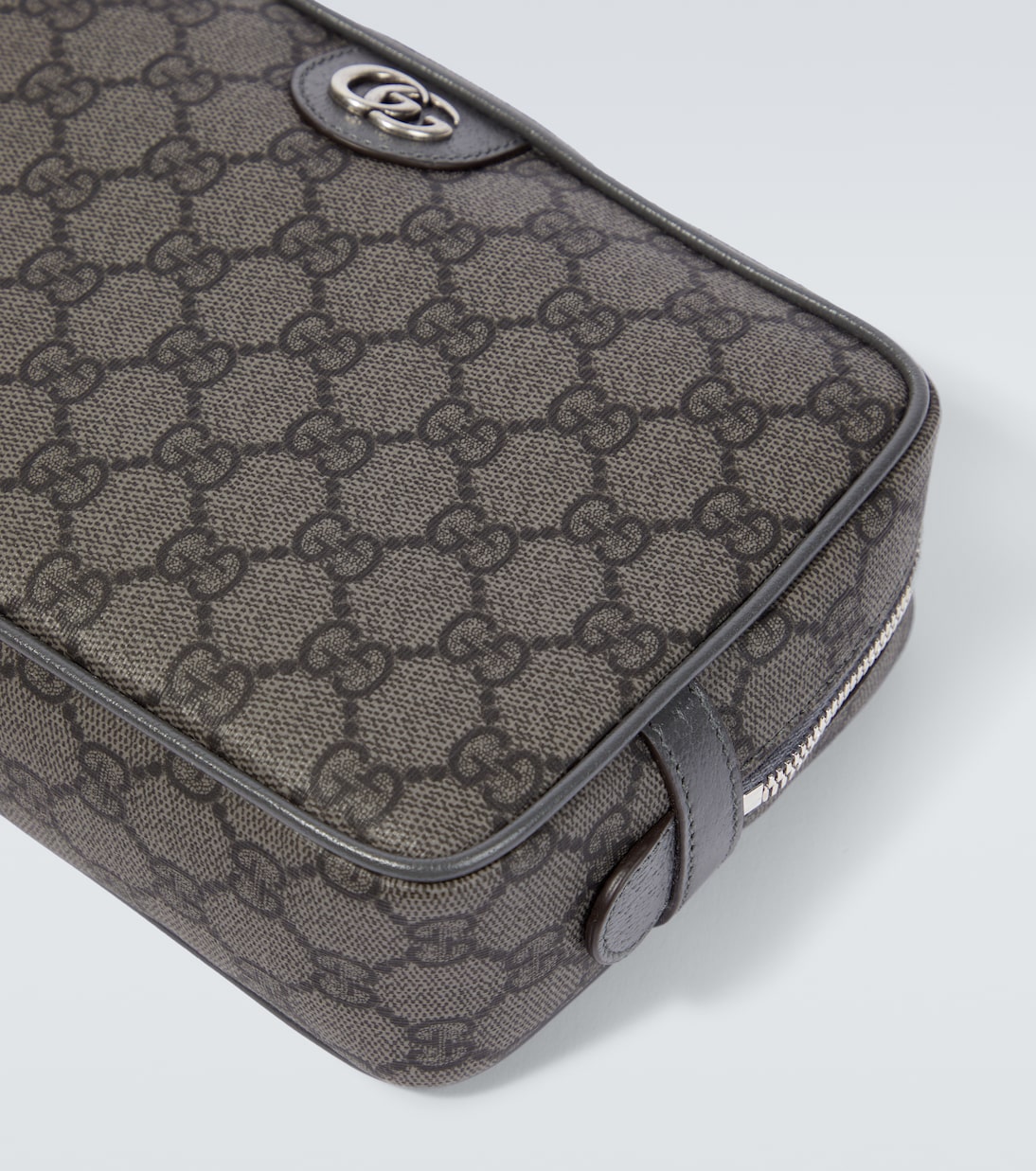 Kosmetiketui GG Supreme aus Canvas | Gucci
