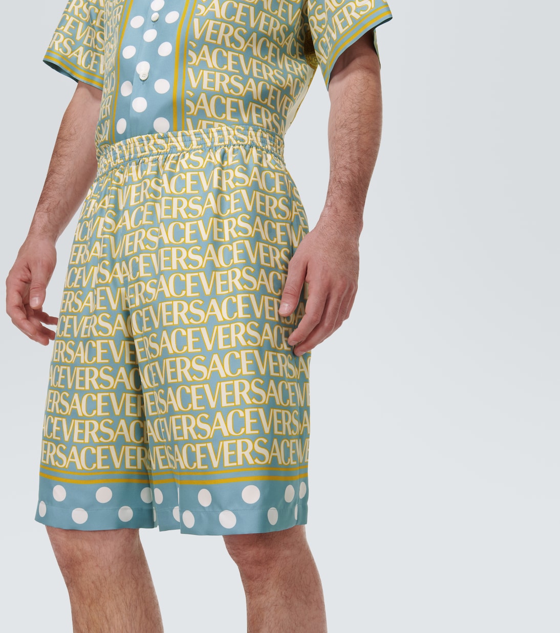 Shorts Versace Allover aus Seide | Versace