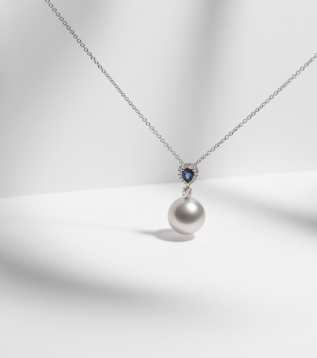 Collier Romance en or blanc 18 ct, saphirs, diamants et perles | Bucherer Fine Jewellery