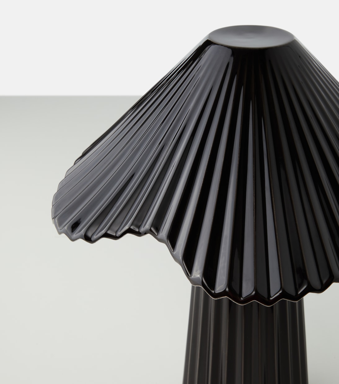 Uala table lamp by Sebastian Herkner | Serax