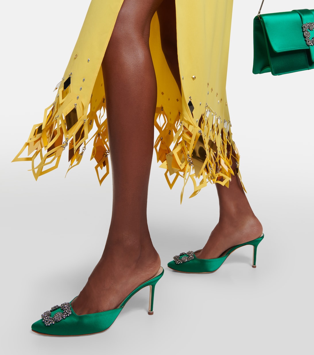 Mules Hangisimu 70 in raso con cristalli | Manolo Blahnik