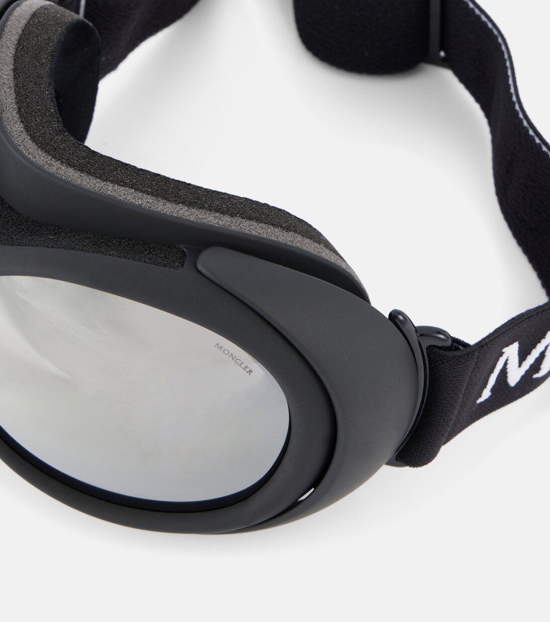 Occhiali da sci Moncler: stile giovane e prestazioni elevate