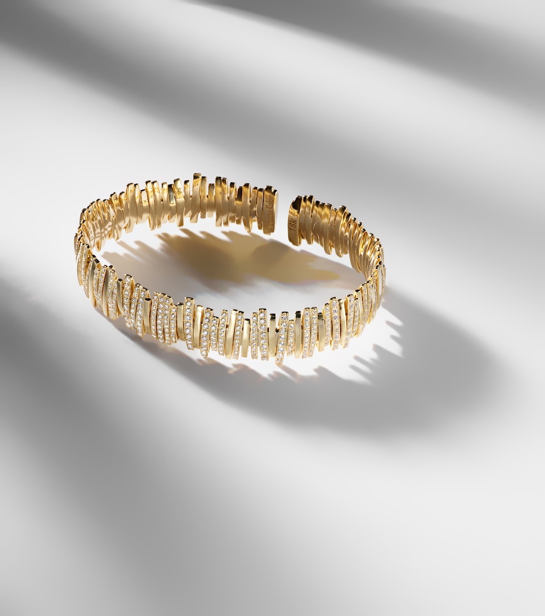 Bracciale in oro 18kt con diamanti, stile moderno per giovani