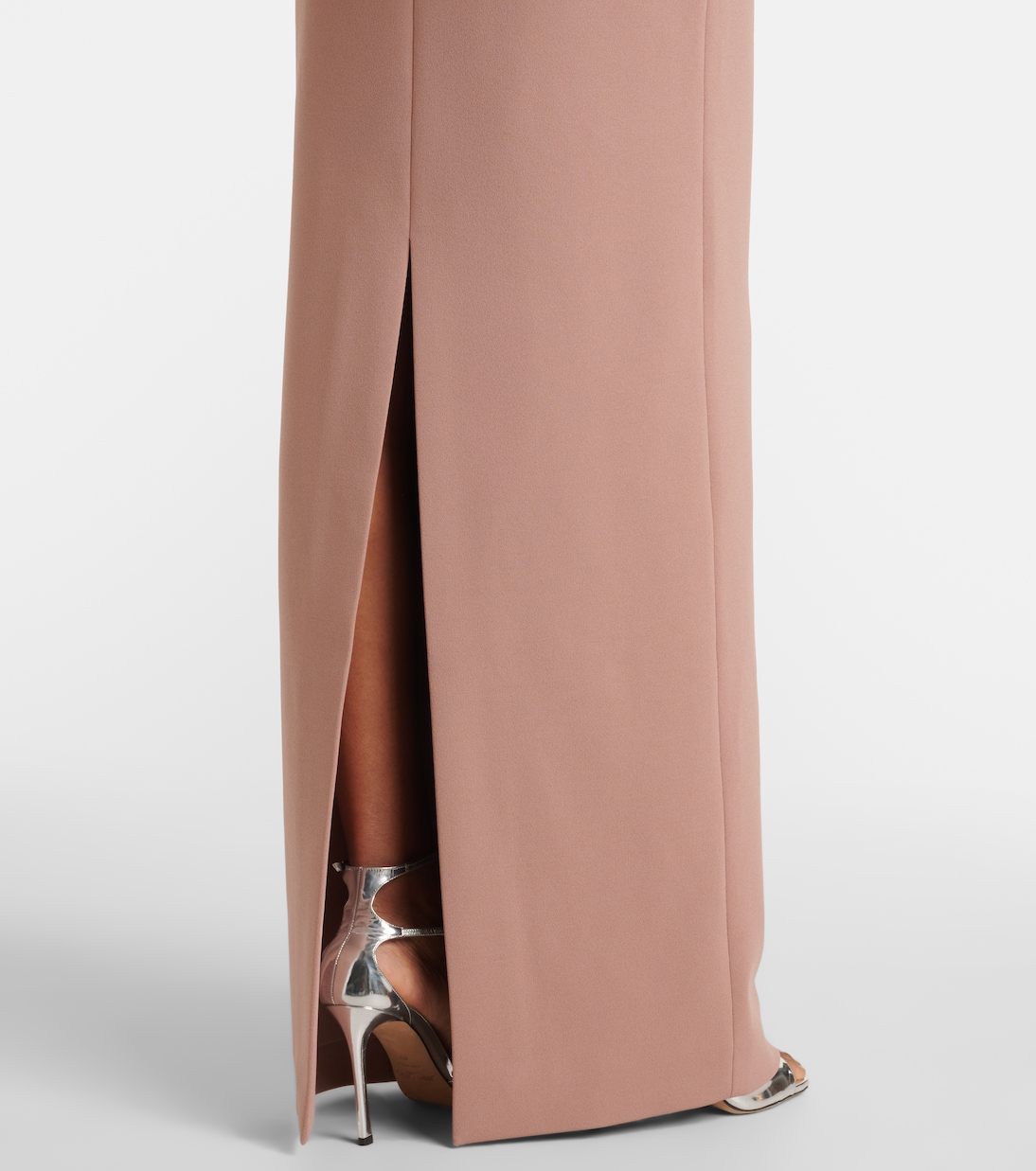 Abito lungo off-shoulder Floris con raso | Solace London