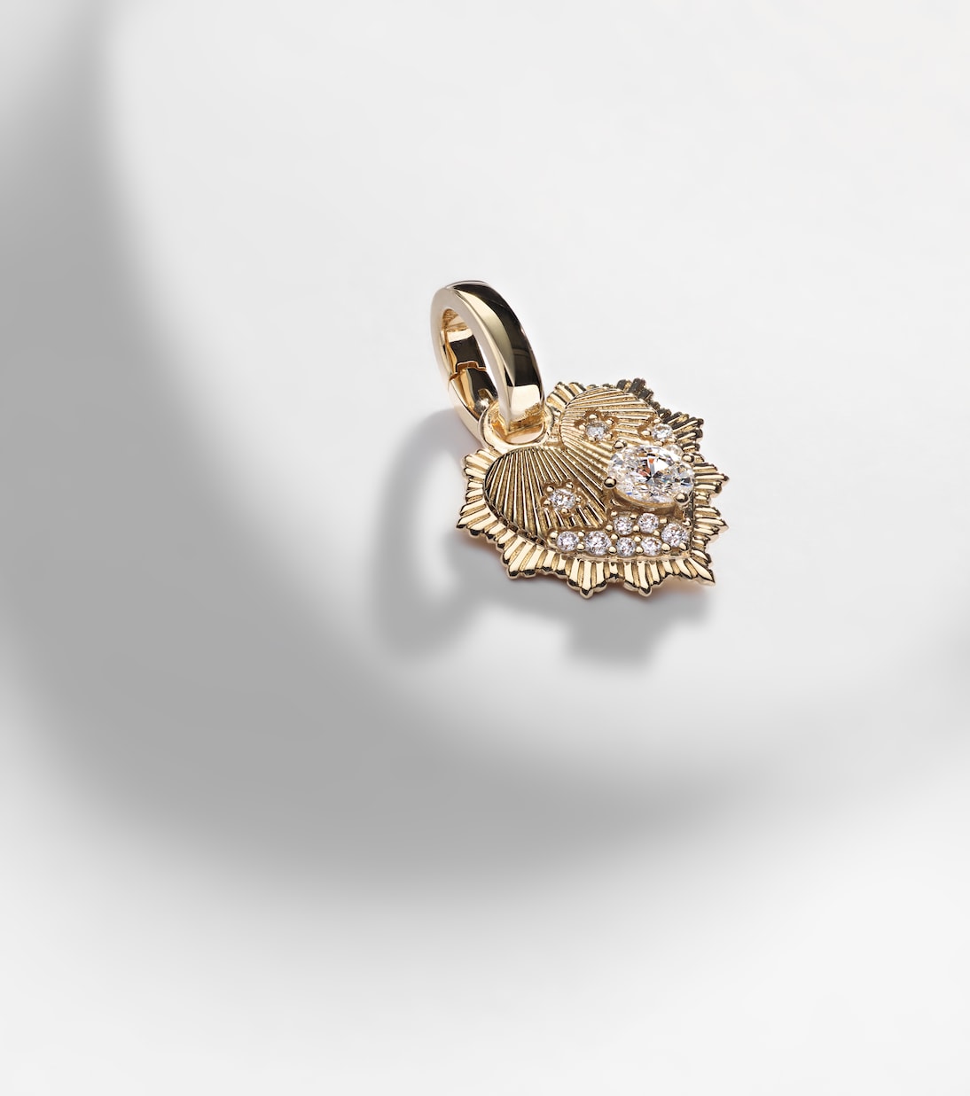 Anhänger Heart Love Token Mini aus 18kt Gelbgold mit Diamanten | FoundRae