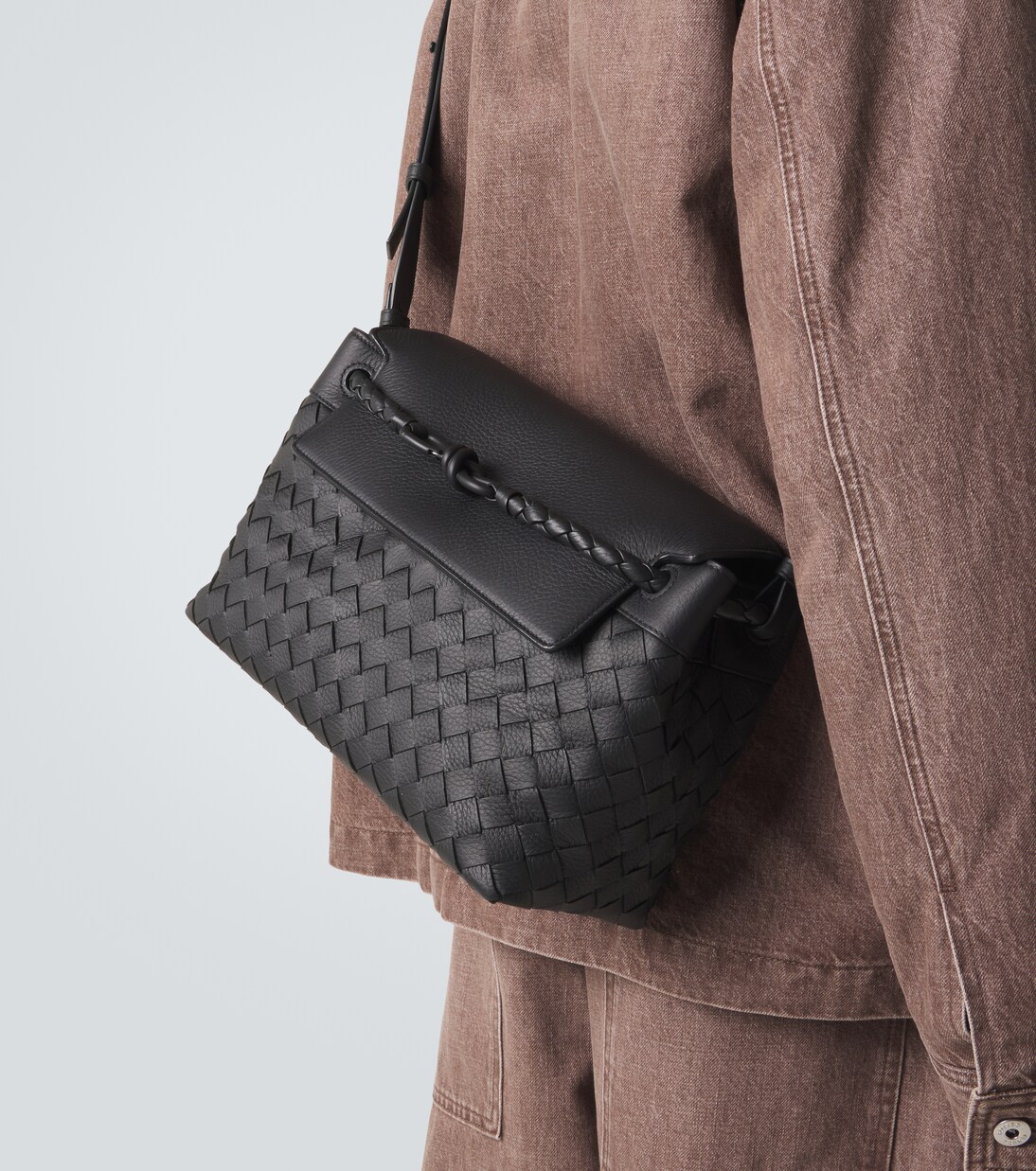 Andiamo Intrecciato Small leather messenger bag | Bottega Veneta