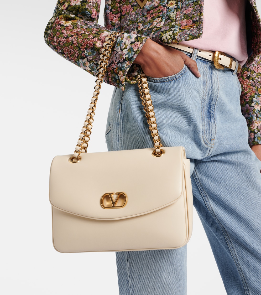 Djuna Medium leather shoulder bag | Valentino Garavani