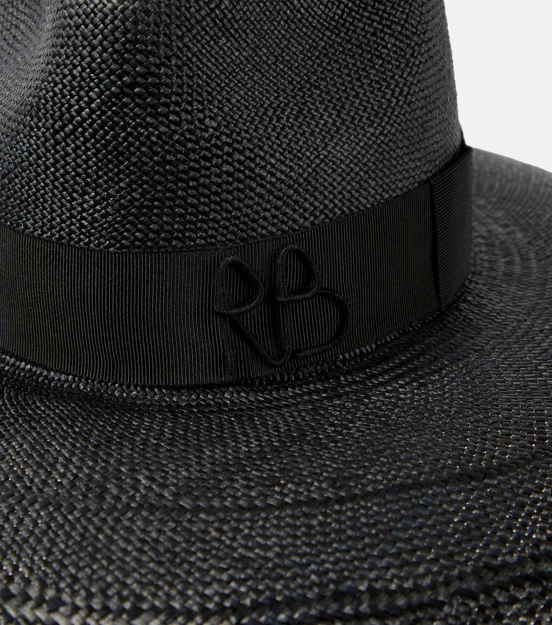 Cappello di paglia con dettagli in pelle firmato Ruslan Baginskiy per giovani trendy