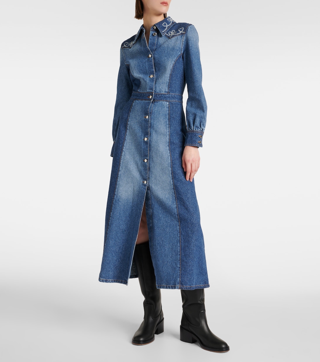 Robe chemise brodée en jean | Chloé