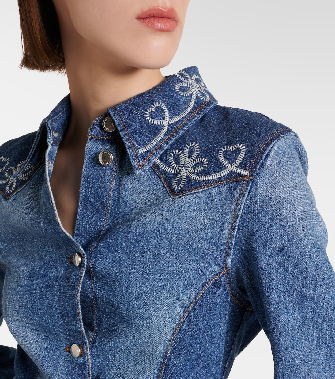 Robe chemise brodée en jean | Chloé