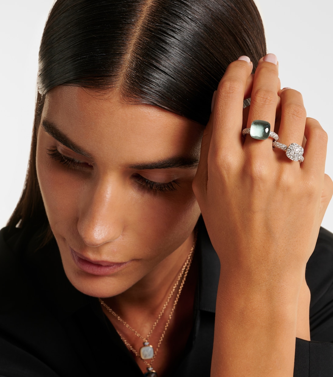 Anello Nudo in oro 18 kt con topazio e diamanti | Pomellato