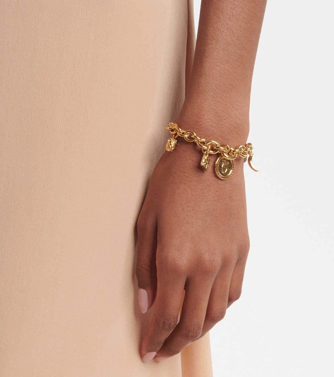 Bracciale Chloé con Charm: Stile Giovane e Moderno