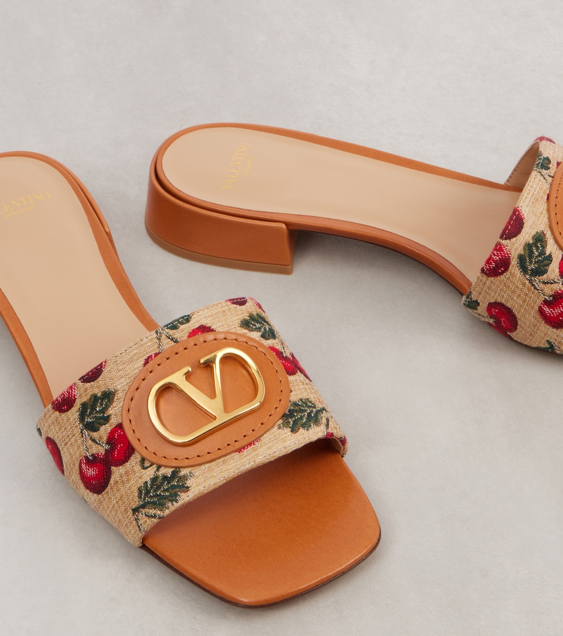 Scarpe in pelle e raffia con logo VLogo Jacquard di Valentino Garavani