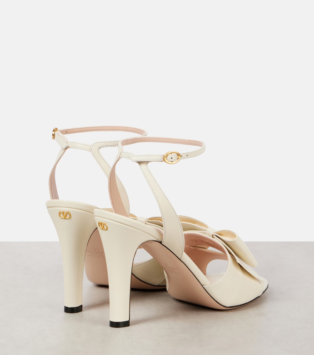 Sandali in pelle con fiocco | Valentino Garavani