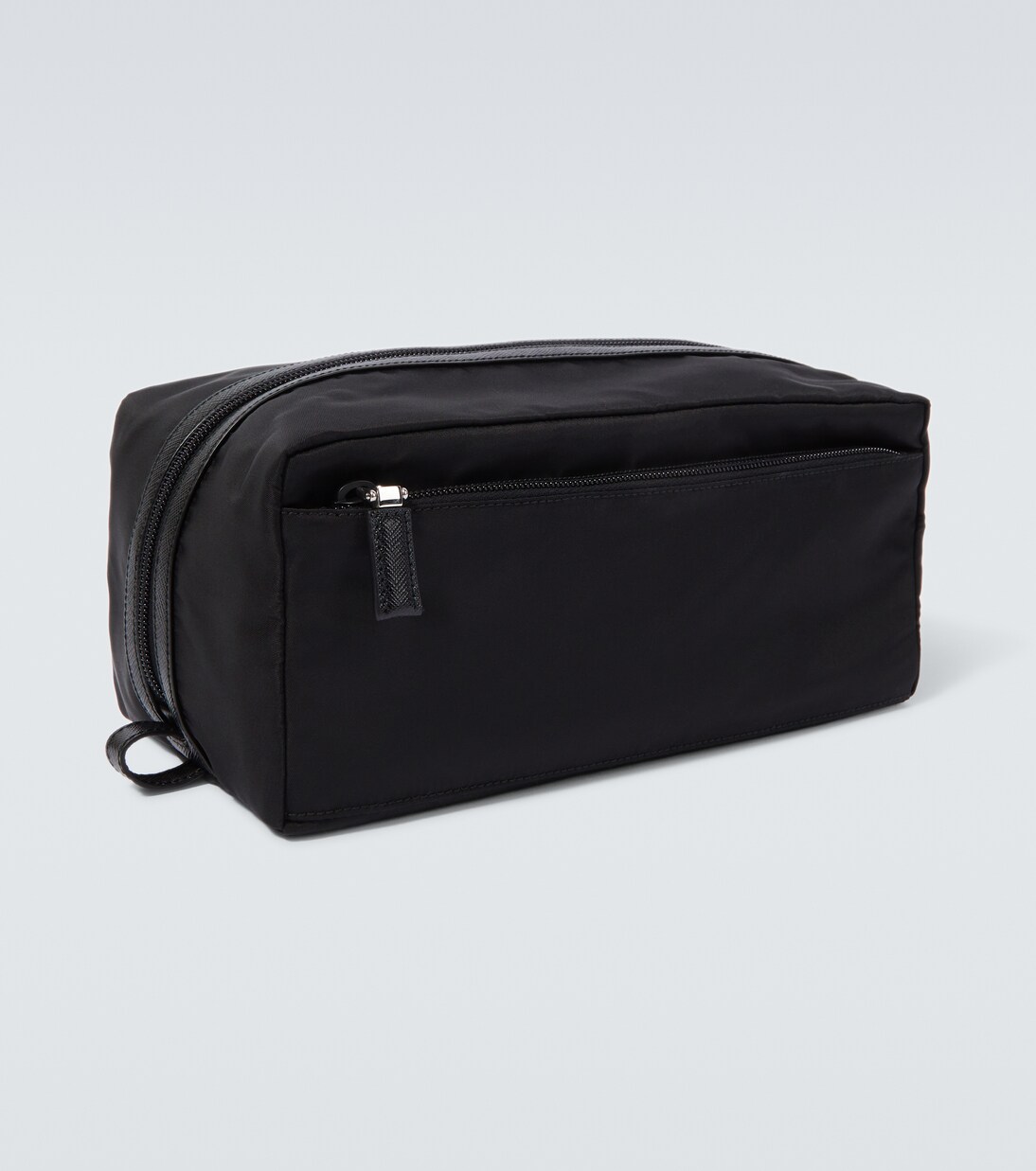 Kosmetiketui aus Re-Nylon mit Leder | Prada