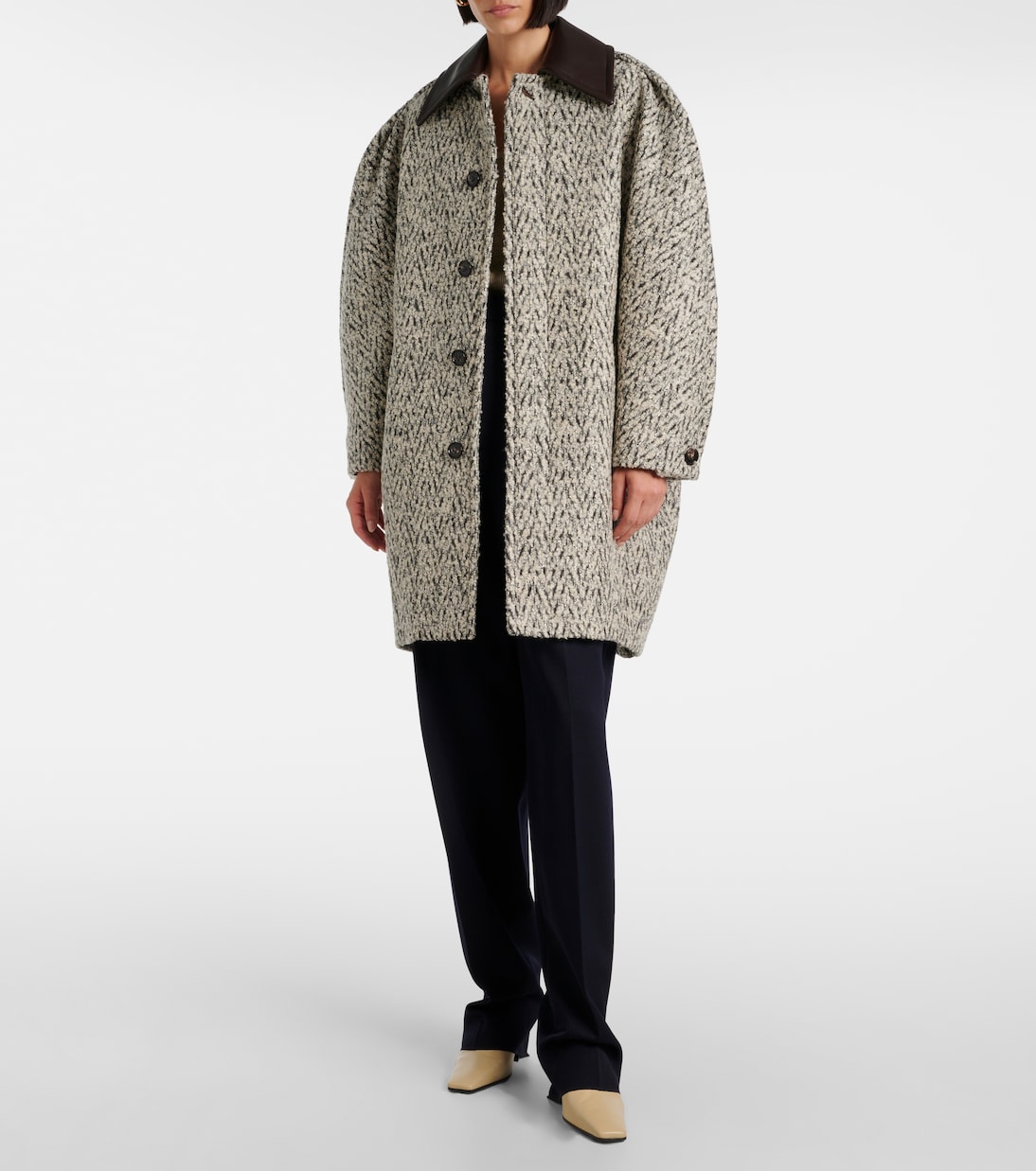 Abrigo de mezcla de lana y mohair con diseño Chevron de Bottega Veneta, ideal para jóvenes modernos