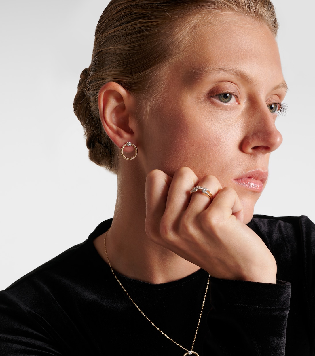 Orecchini in oro 14kt Prince con diamanti di STONE AND STRAND, gioielli eleganti per giovani trendy