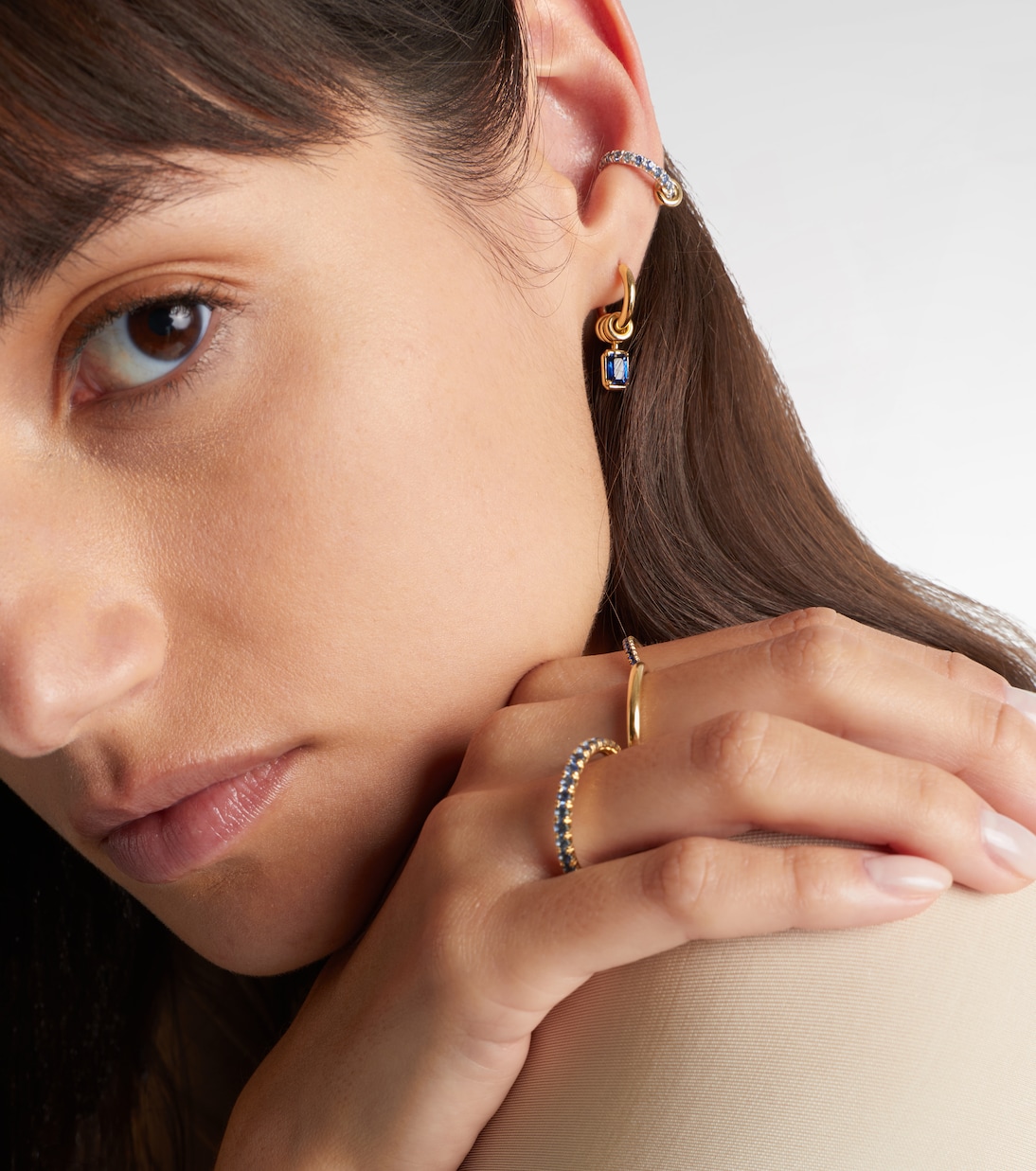 Ear cuff Ombré de plata de ley y oro 18 ct con zafiros | Spinelli Kilcollin