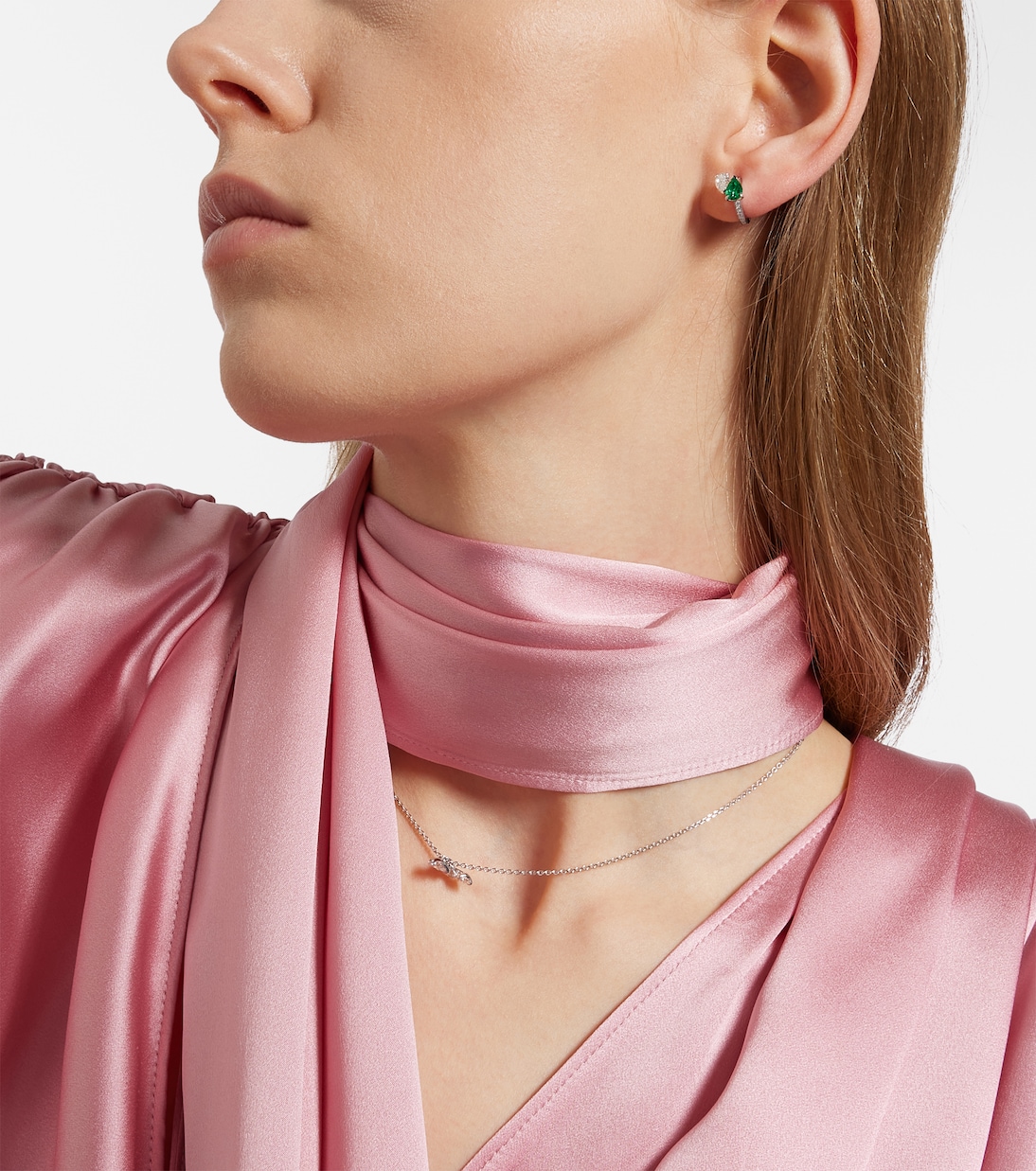 Boucle d'oreille unique Serti sur Vide en or blanc 18 ct, diamants et émeraude | Repossi