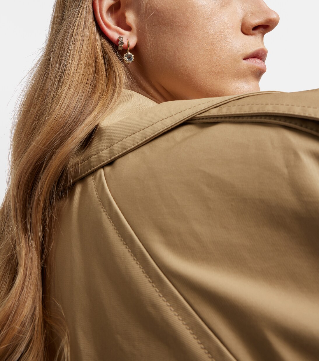 Orecchini in oro 18kt con topazio di ILEANA MAKRI, design elegante per giovani