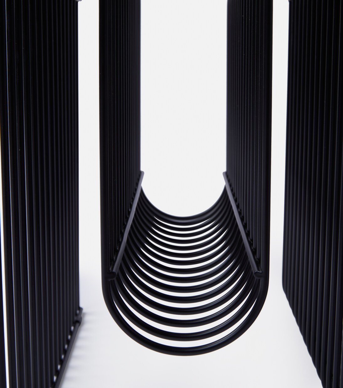 Curva magazine holder | AYTM