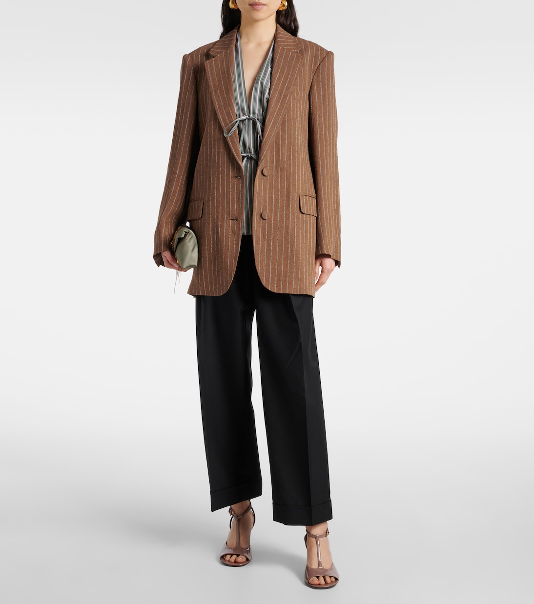 Sandali a zeppa in vernice firmati Dries Van Noten, modello giovanile e alla moda