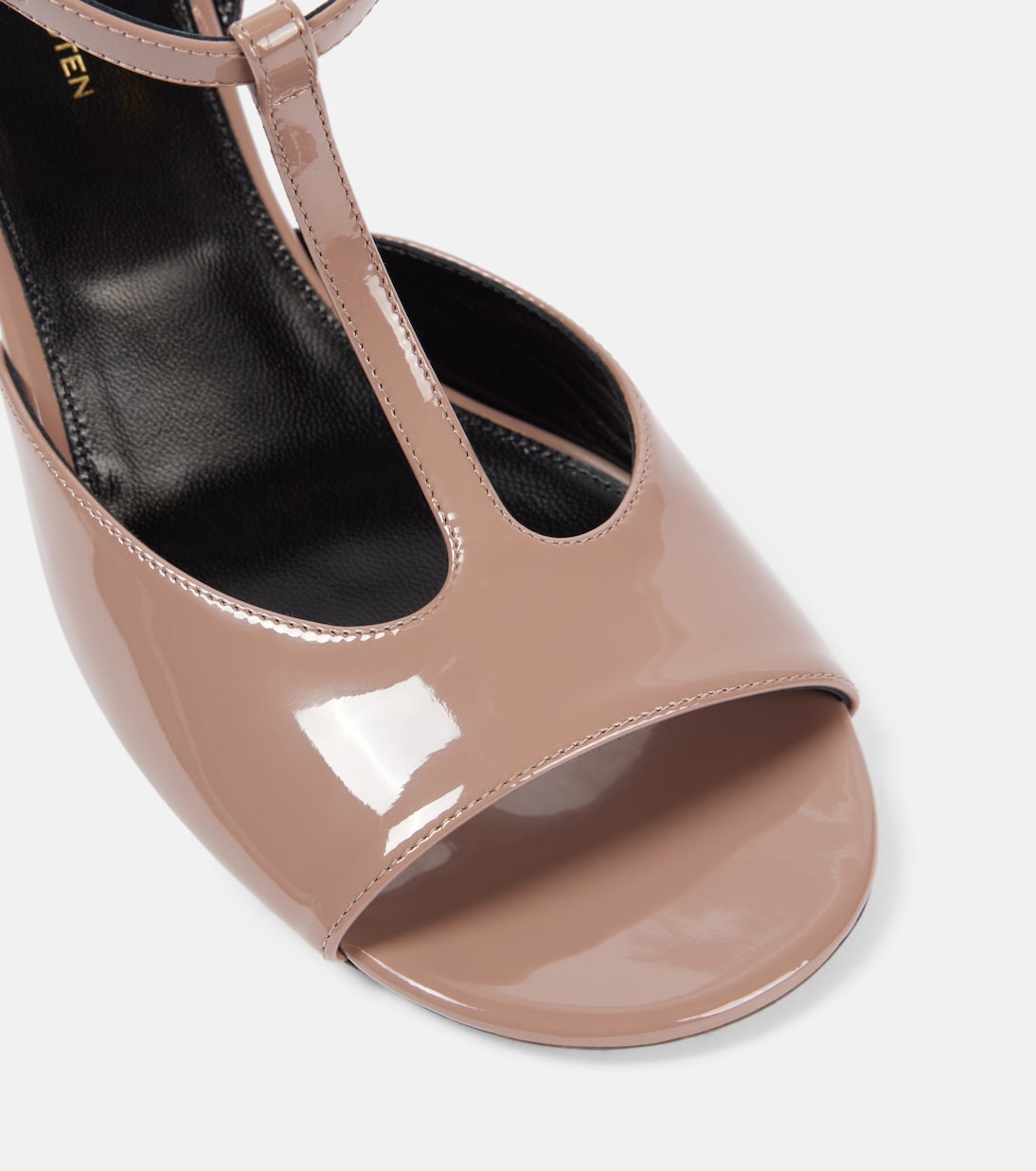 Sandali a zeppa in vernice firmati Dries Van Noten, modello giovanile e alla moda