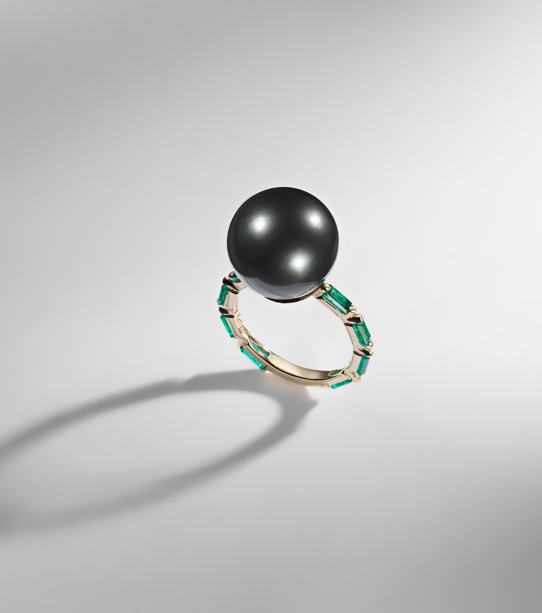 One Of A Kind 18kt gold ring with pearl and emeralds  | Suzanne Kalan