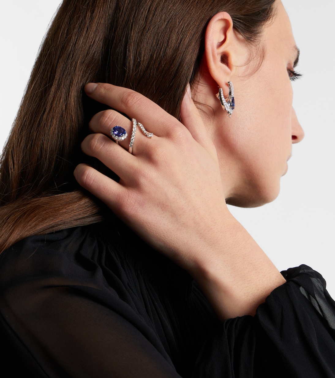 Ring aus 18kt Weißgold (750/1000) mit Diamanten und Tansanit | Yeprem