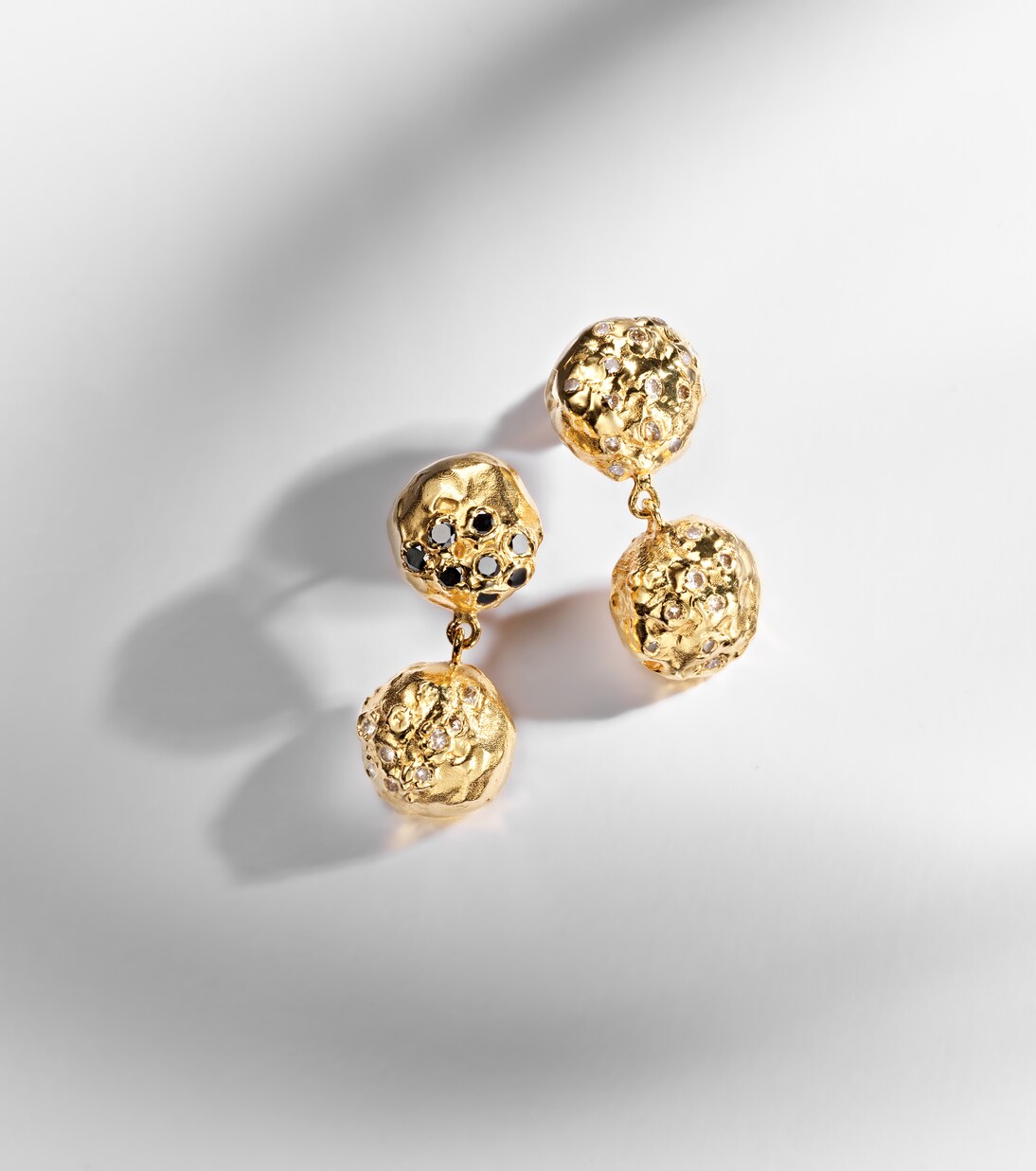 The Inferno 9kt gold earrings with diamonds | Alighieri