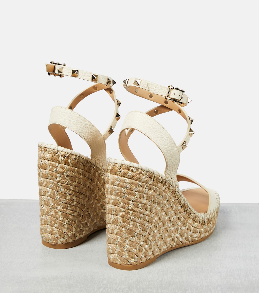 Sandalias Rockstud de piel con cuña | Valentino Garavani