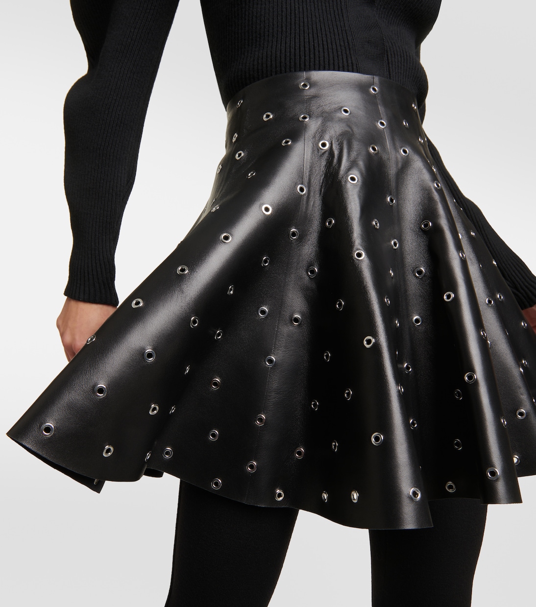 Falda Mini de Cuero con Detalles de Ojales Alaïa para Jóvenes Modernos