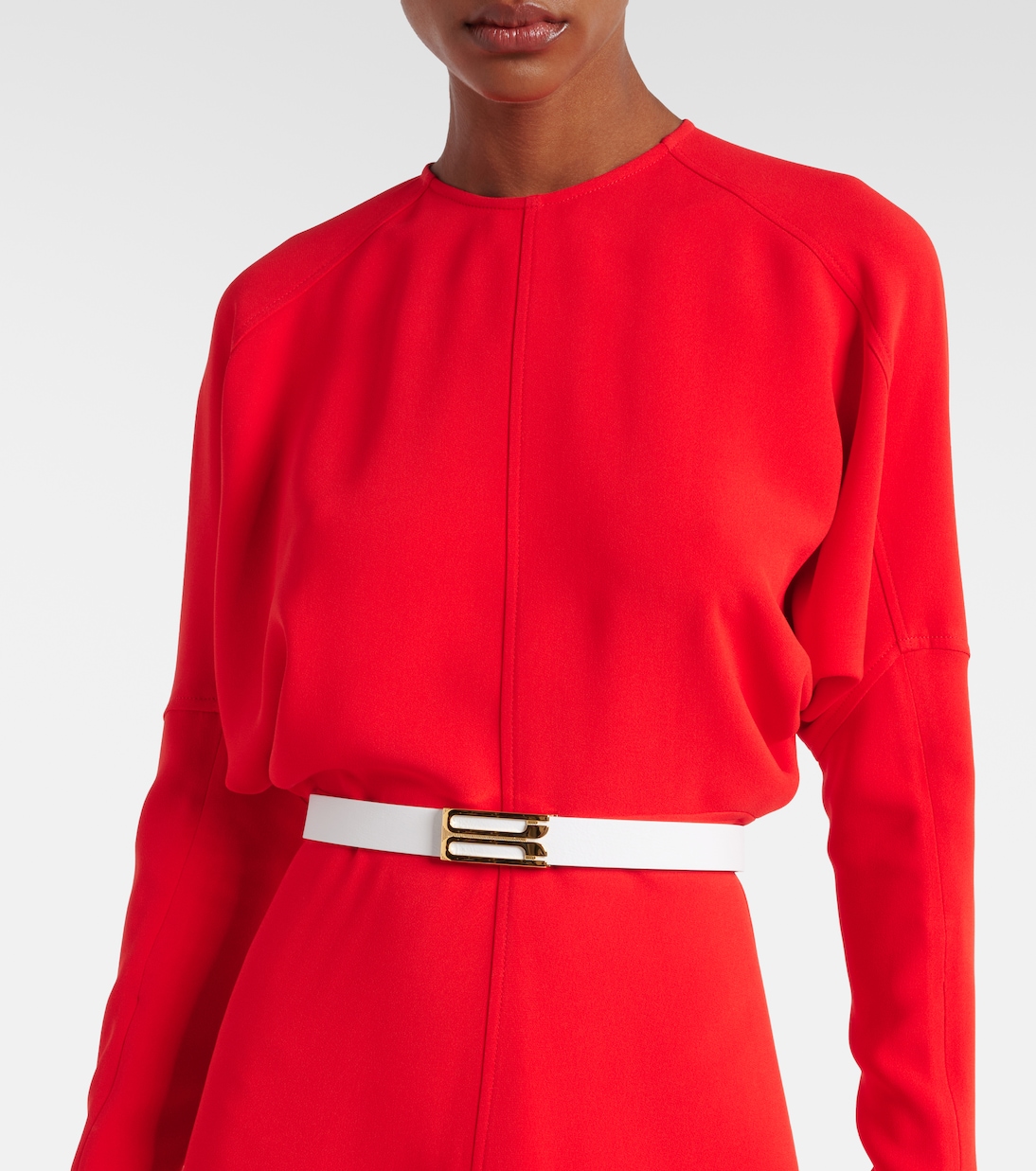 Cintura in pelle firmata Victoria Beckham, stile giovane e moderno